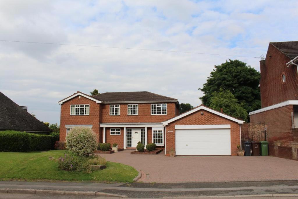 Unwind In Comfort At Cosy Caradus Your 4 Bedroom Home Sweet Home! Birmingham Dış mekan fotoğraf