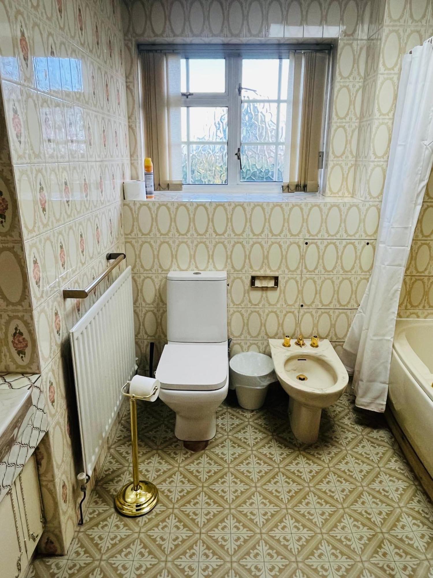Unwind In Comfort At Cosy Caradus Your 4 Bedroom Home Sweet Home! Birmingham Dış mekan fotoğraf