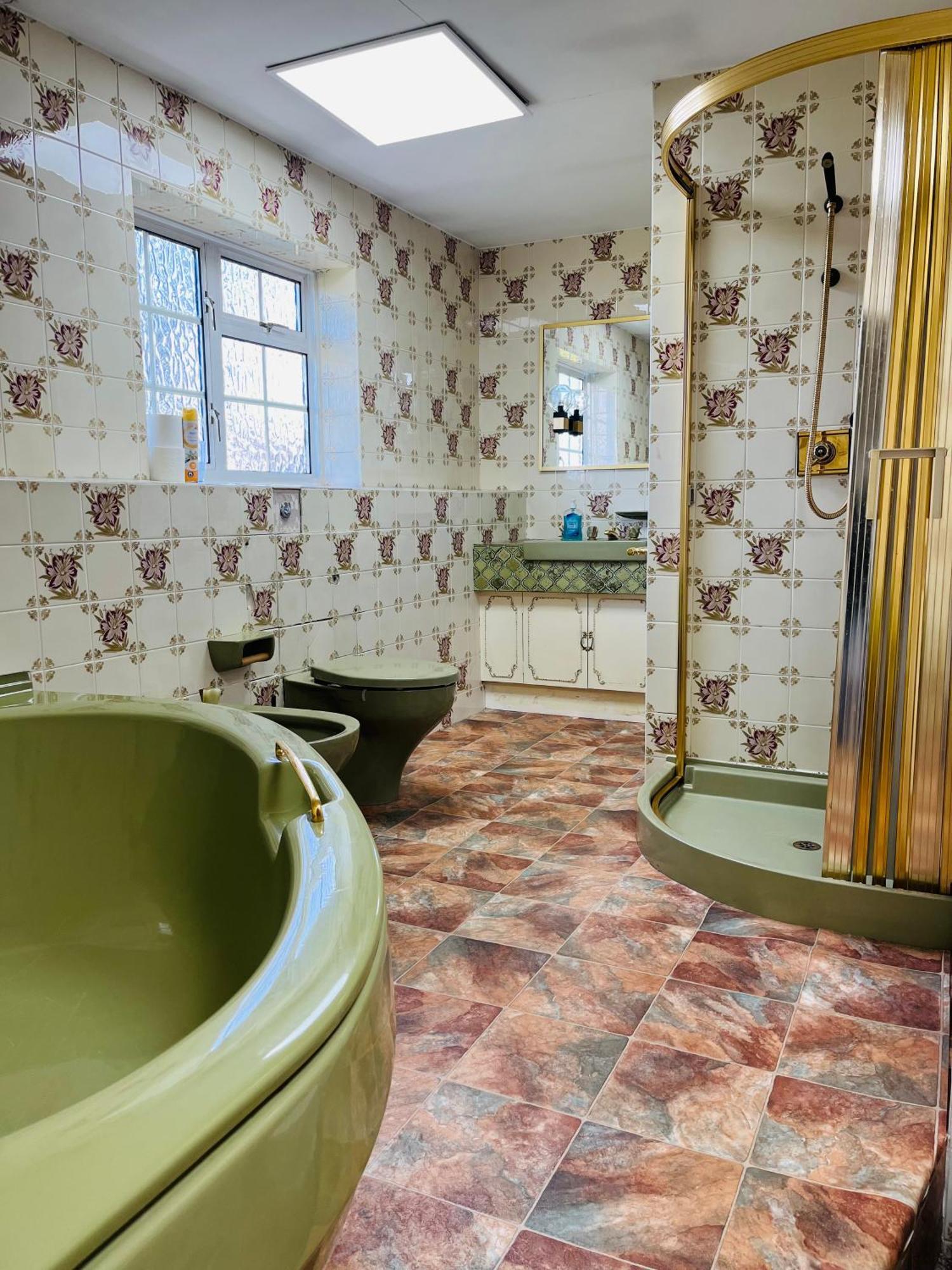 Unwind In Comfort At Cosy Caradus Your 4 Bedroom Home Sweet Home! Birmingham Dış mekan fotoğraf