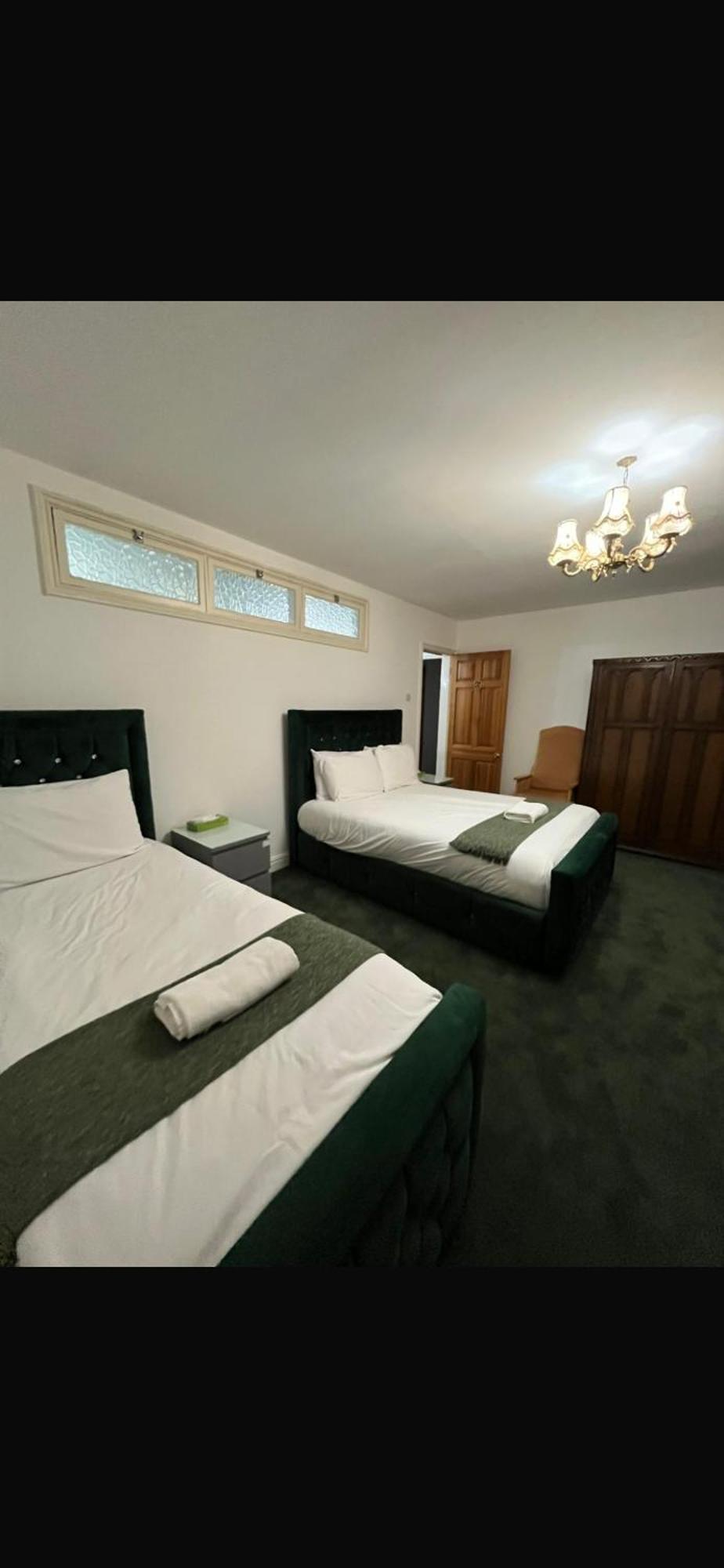 Unwind In Comfort At Cosy Caradus Your 4 Bedroom Home Sweet Home! Birmingham Dış mekan fotoğraf