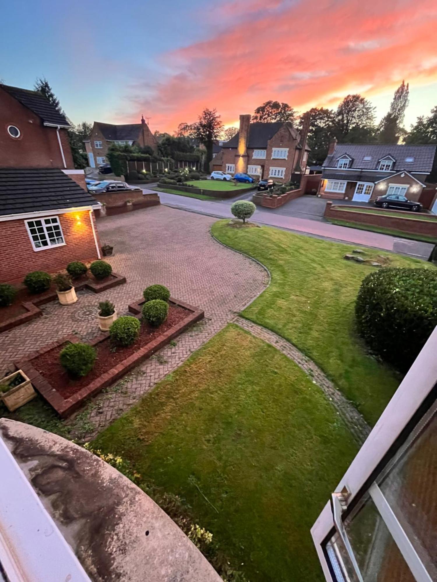 Unwind In Comfort At Cosy Caradus Your 4 Bedroom Home Sweet Home! Birmingham Dış mekan fotoğraf