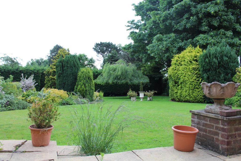 Unwind In Comfort At Cosy Caradus Your 4 Bedroom Home Sweet Home! Birmingham Dış mekan fotoğraf