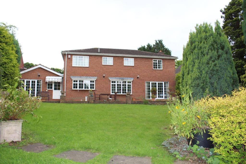 Unwind In Comfort At Cosy Caradus Your 4 Bedroom Home Sweet Home! Birmingham Dış mekan fotoğraf