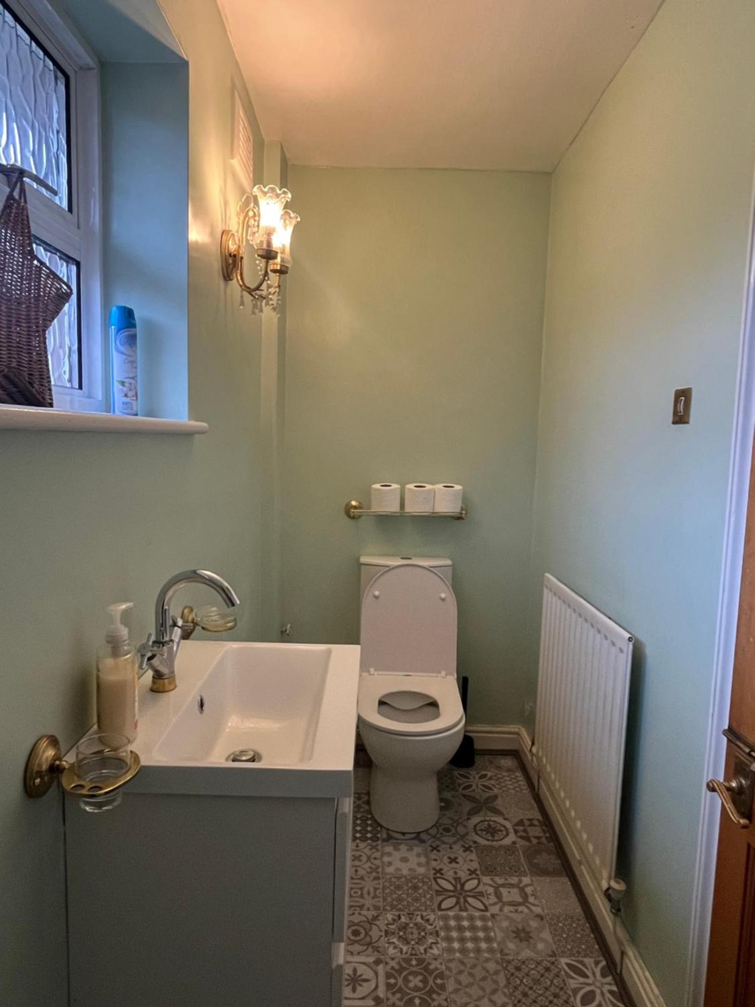 Unwind In Comfort At Cosy Caradus Your 4 Bedroom Home Sweet Home! Birmingham Dış mekan fotoğraf