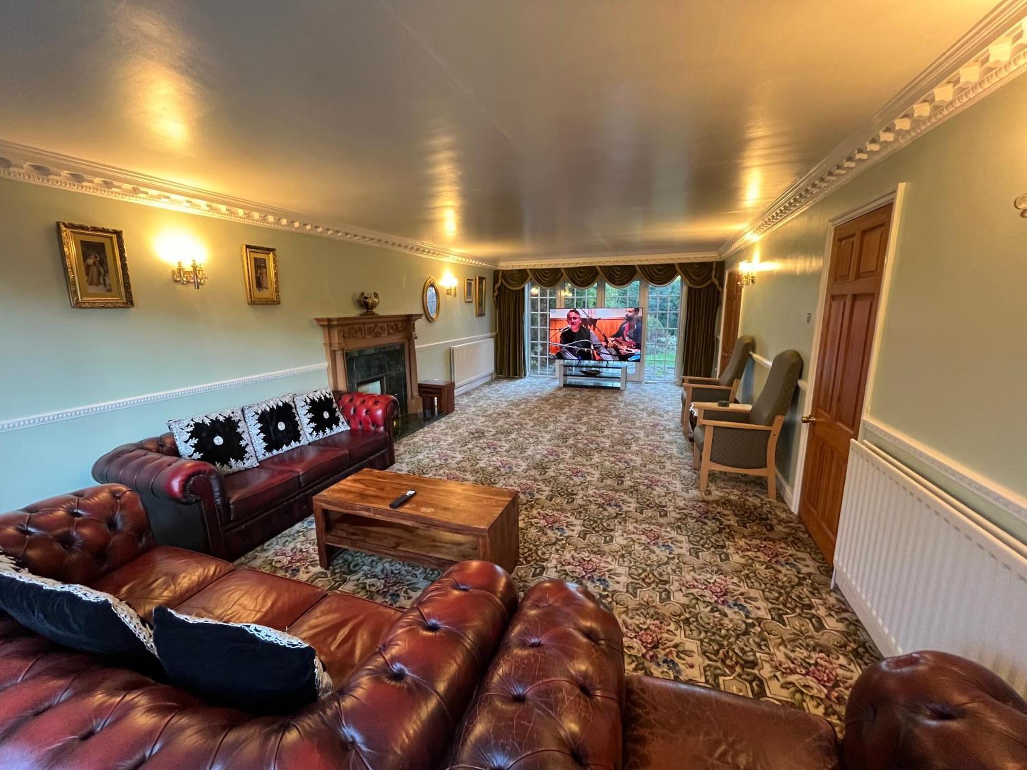 Unwind In Comfort At Cosy Caradus Your 4 Bedroom Home Sweet Home! Birmingham Dış mekan fotoğraf